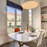 Nestor&jeeves - Bow Window Buffa - Center - Very Close ניס