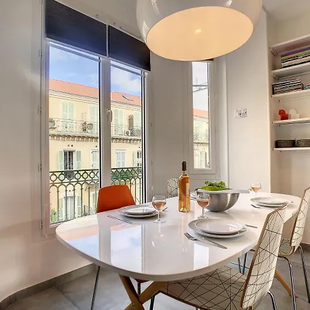 Nestor&jeeves - Bow Window Buffa - Center - Very Close Nice