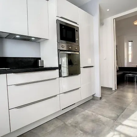 Nestor&jeeves - Bow Window Buffa - Center - Very Close